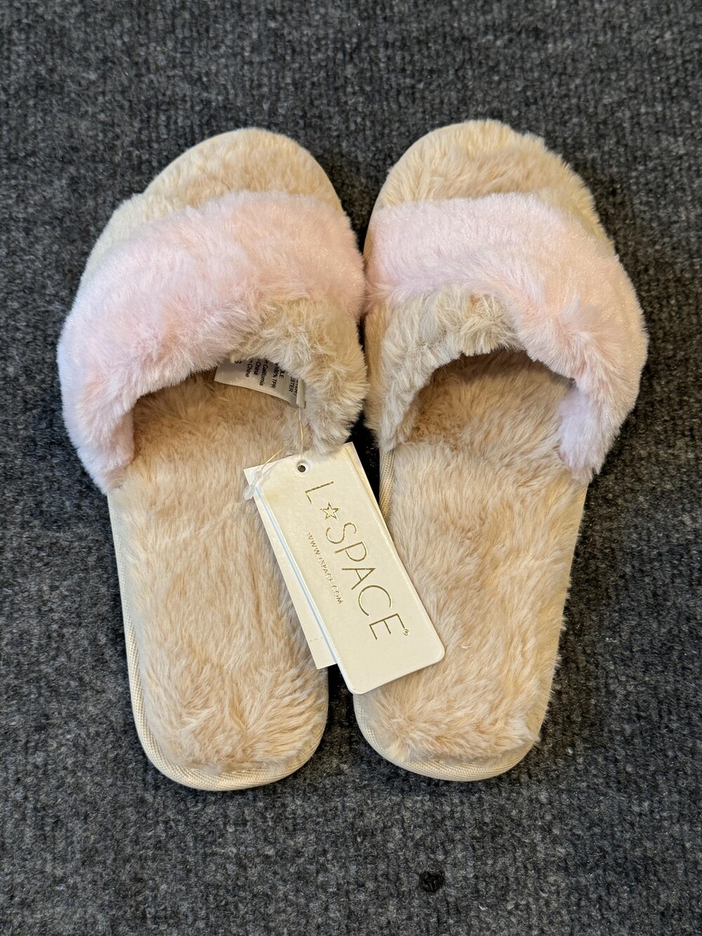 L*SPACE Cloud Slippers Womens Size 7 Pink Fleece Faux Fur Slide Cozy Indoor
